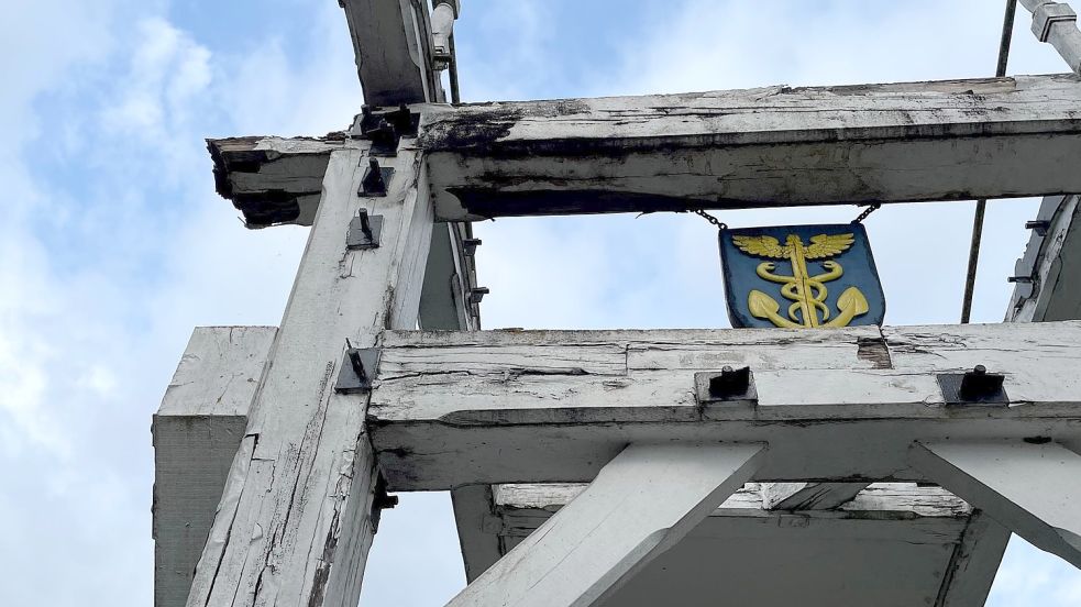 Viele Holzteile der Brücke sich durchgemodert. Foto: Janßen