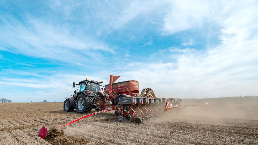 Der Primärsektor Landwirtschaft spielt volkswirtschaftlich kaum eine Rolle. Eine Karte zeigt, wie das bei EU-Nachbarländern ist. Foto: dpa/Philipp Schulze