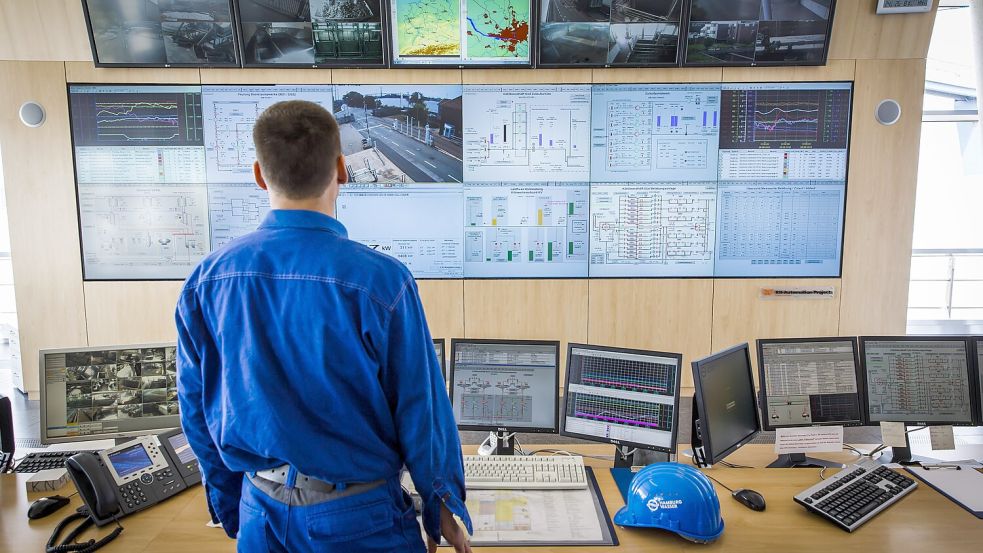 Die Steuerzentrale eines Klärwerks. Foto: Imago Images/ Lars Berg