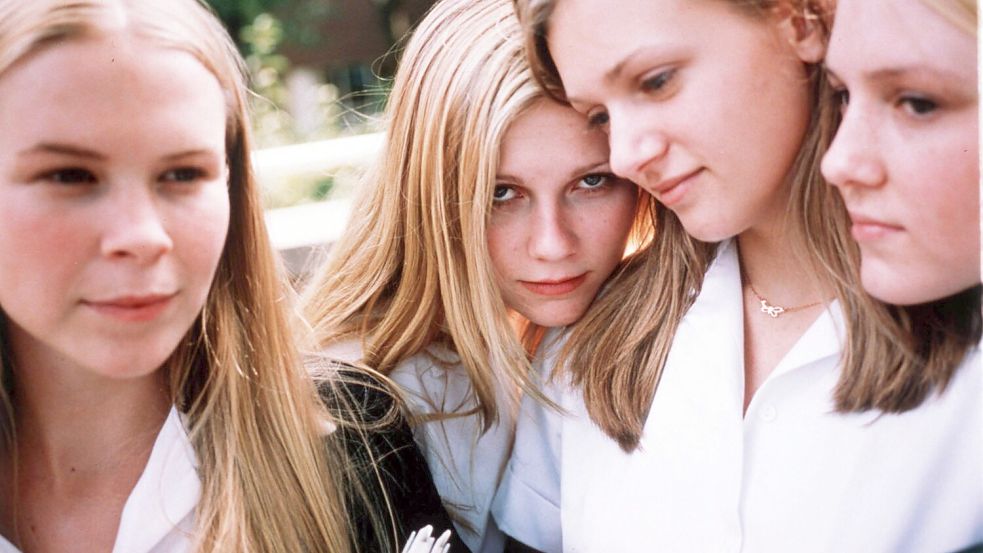 Die suizidalen Lisbon-Schwestern aus Sofia Coppolas Film «The Virgin Suicides» (2000) werden von Femcels verehrt. V.l.n.r.: Leslie Hayman, Kirsten Dunst, A.J. Cook, Chelse Swain. Foto: imago images/Entertainment Pictures