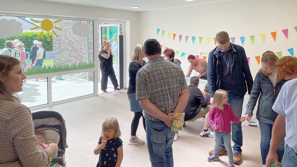 Viele Interessierte nutzten den Tag der offenen Tür und schauten sich die neue Kinderkrippe "Kinderkoje" an. Foto: David Ammermann
