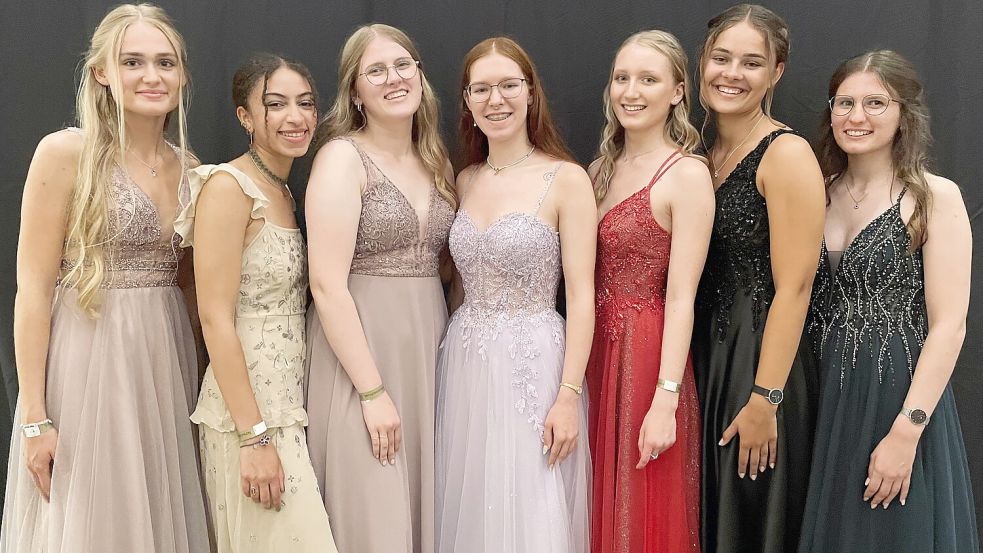 Das Abiball-Komittee (von links): Marieke Kühling, Regina-Marie Roßbach, Anna Würdemann, Xenia Kührsen, Laura Hiestermann, Tomke Möhlmann und Anne Buurmann.
