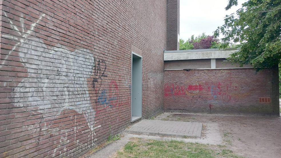 An der Grundschule Langholt finden sich zahlreiche Graffiti.