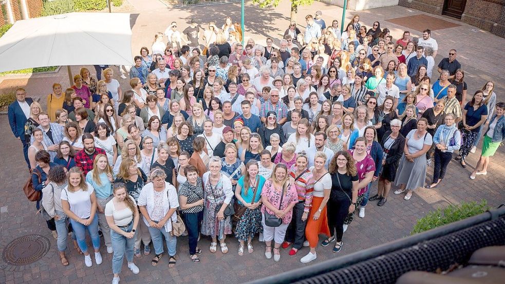Viele Mitarbeiterinnen und Mitarbeiter des Kita-Verbandes waren zum feiern nach Westrhauderfehn gekommen. Foto: : Fotomomente Fotografie GbR