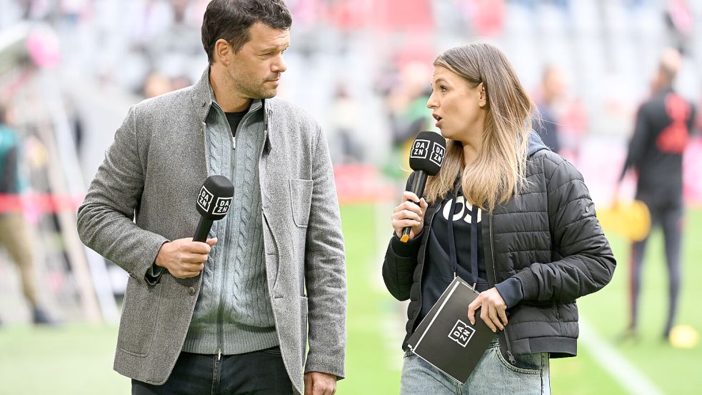 Moderatorin Laura Wontorra und Michael Ballack sind für DAZN bei Fußball-Übertragungen im Einsatz. Foto: dpa/Sven Simon