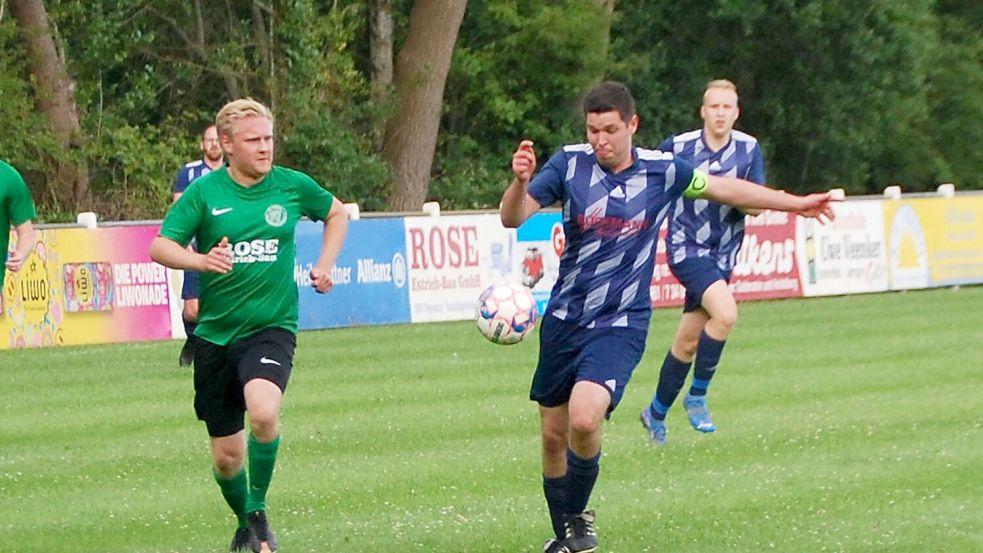 Gastgeber Fresena Ihren (dunkles Trikot) gewann mit 5:1 gegen Frisia Völlenerkönigsfehn. Foto: Reemts