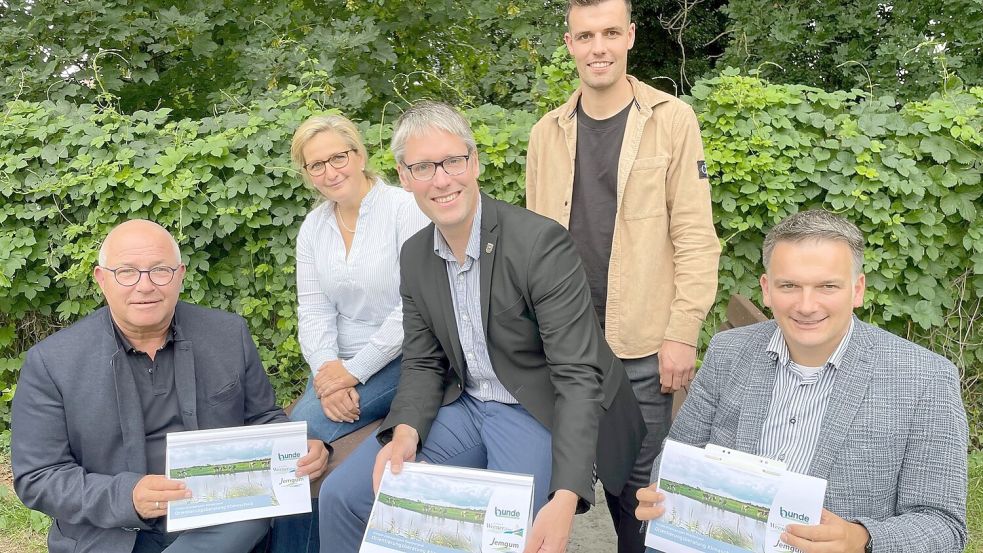 Stellten die Pläne vor: Hans-Peter Heikens (von links) mit Monika Norrmann, Heiko Abbas, Christian Düthmann und Uwe Sap. Foto: Nording