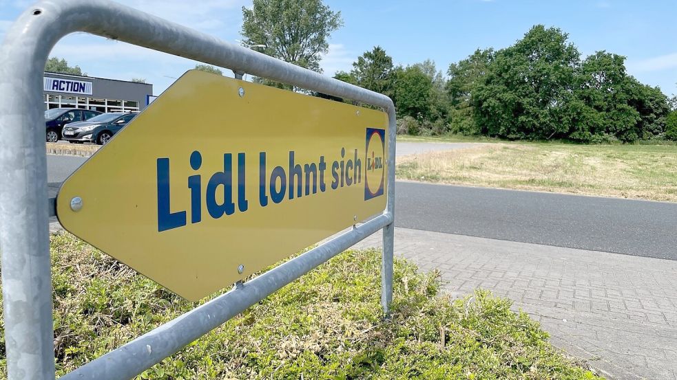 In Rhauderfehn-Mitte gibt es bereits ein Einkaufszentrum mit einem Lidl. Nachdem der Bebaungsplan geändert wurde, könnte der Konzern neu bauen. Archivfoto: Hellmers