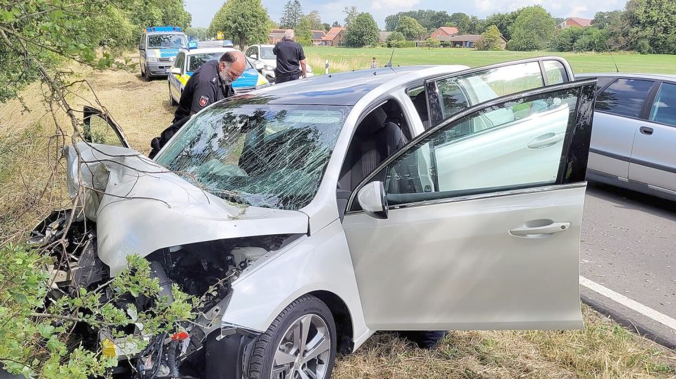Der Wagen wurde bei dem Unfall schwer beschädigt. Foto: Wolters