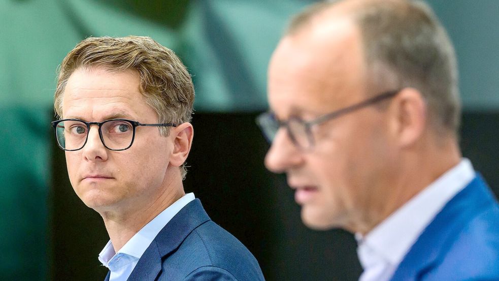 Am Mittwoch stellte CDU-Chef Friedrich Merz den neuen Generalsekretär der Christdemokraten, Carsten Linnemann (links), vor. Foto: AFP/JOHN MACDOUGALL