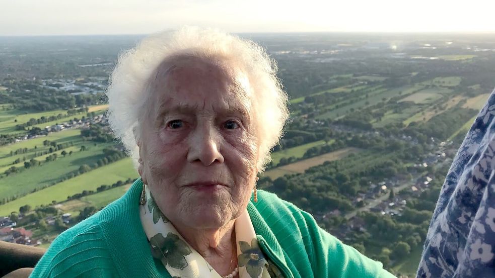 Maria Walker während der Ballonfahrt. Foto: Lohmann