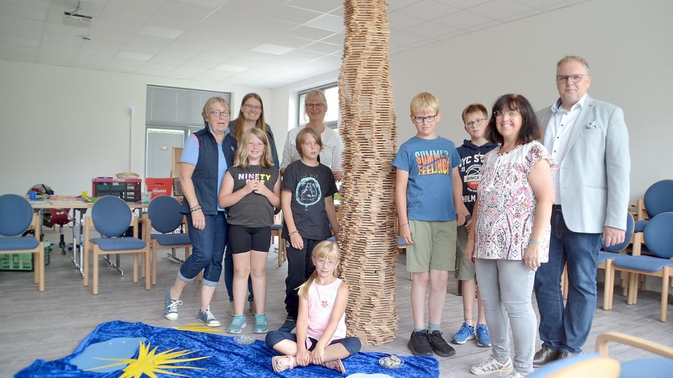Die Gruppe mit ihrem erbauten Turm. Foto: Privat