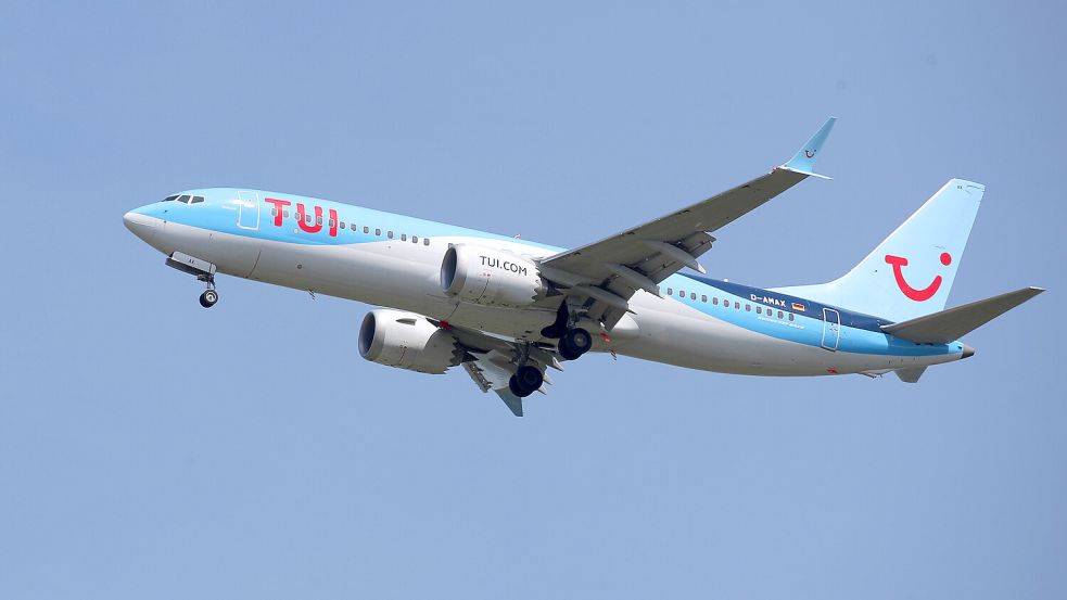 Ein Ferienflieger beim Landeanflug auf den Flughafen Hannover. Foto: Imago Images