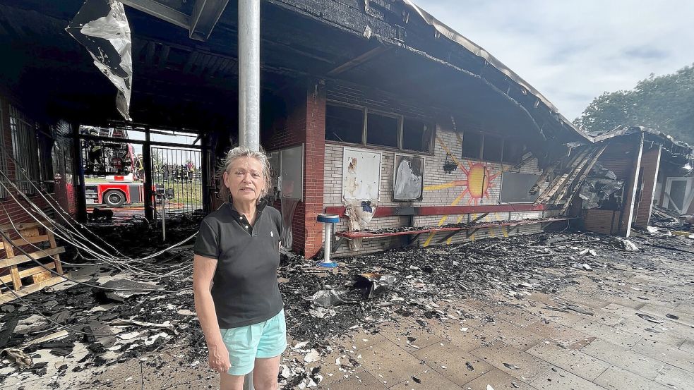 Die Vereinsvorsitzende Gudrun Schöttes zeigte sich erschüttert von den Folgen des Brandes. Foto: Bergmann