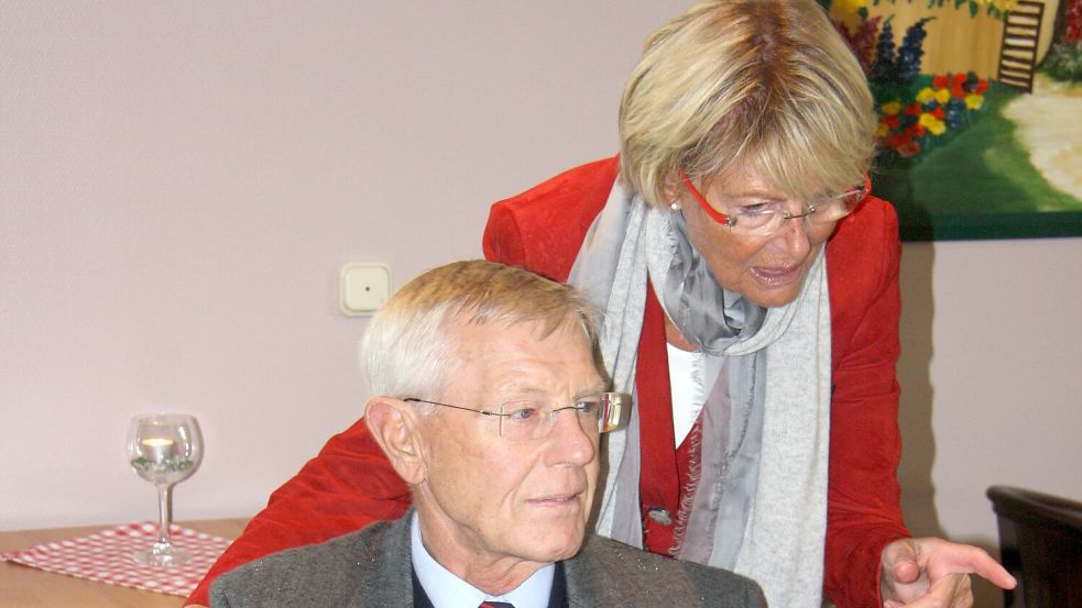 Der gebürtige Harkebrügger Eugen Block trauert um seine Ehefrau Christa (rechts). Foto: Passmann
