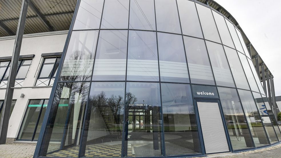 Dieses Gebäude in Nüttermoor hat der DRK-Kreisverband Leer schon 2018 gekauft, um dort die Rettungswache einzurichten. Das scheiterte an den Verhandlungen mit den Krankenkassen über die Kosten. Foto: Ortgies