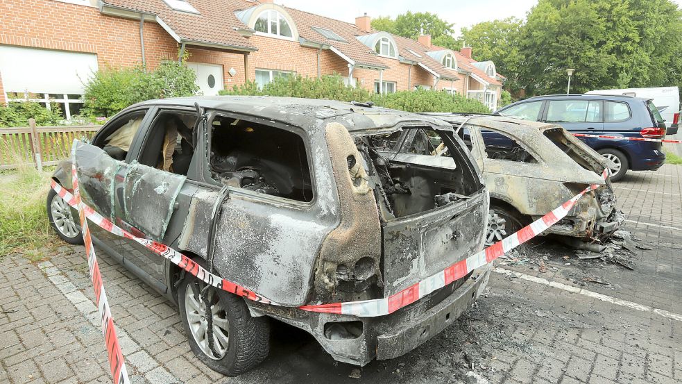Am 19. Juli standen in Bremen zwei Autos in Flammen. Linksextremisten haben es offenbar auf Innensenator Ulrich Mäurer abgesehen. Foto: NWM-TV