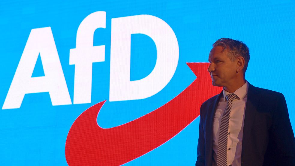 Björn Höcke (Foto), der einflussreiche Landeschef der AfD in Thüringen, darf laut Gerichtsbeschluss als Faschist bezeichnet werden. Foto: Michael Reichel / dpa