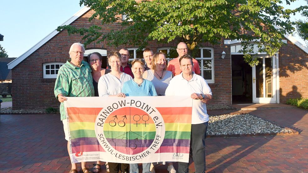 Gruppenbild (von links): Hannes, Heidi, Sandra, Hans, Peggy, Menno, Kathi, Folkmar, Tom. Auf Wunsch werden die Nachnamen nicht genannt. Foto: Scherzer