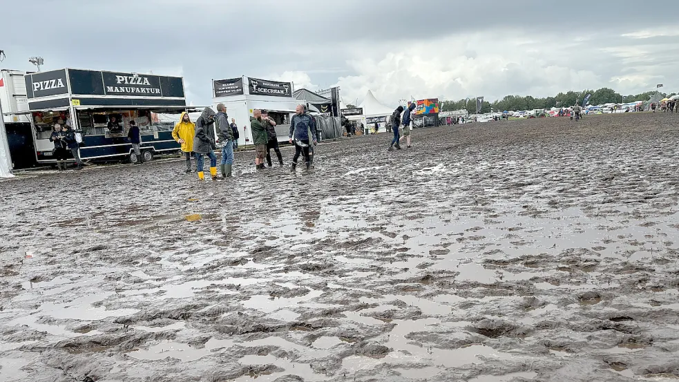 Der Zustand nicht nur der Campingflächen auf dem gesamten WOA-Gelände ist aufgrund des anhaltenden Regens mehr als bedenklich. Foto: Torge Ramm