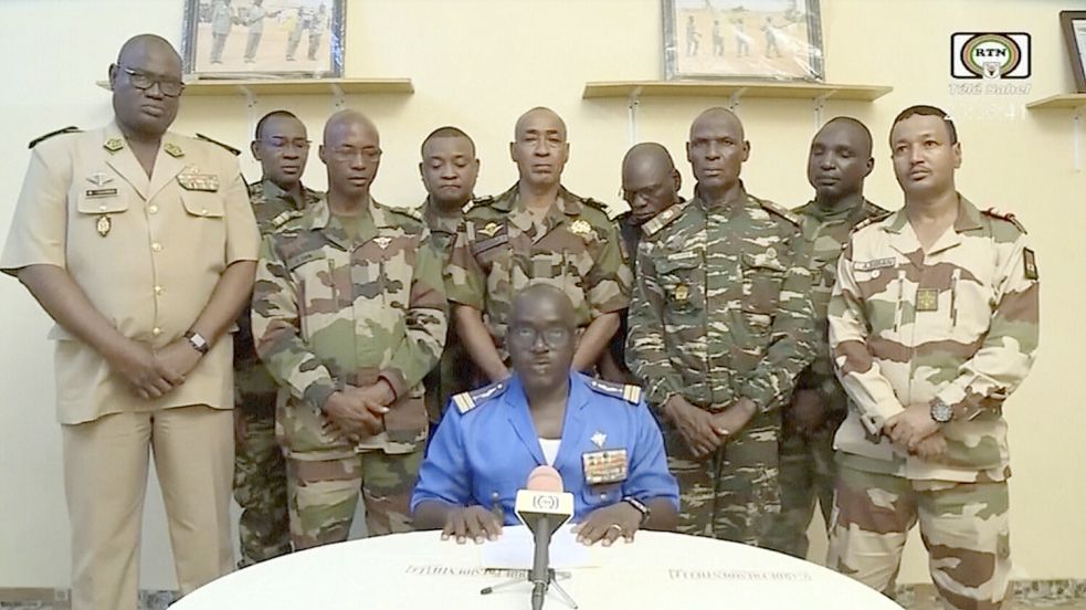 Im westafrikanischen Niger hat das Militär die demokratisch gewählte Regierung gestürzt und sich an die Macht geputscht. Foto: dpa/ORTN/AP