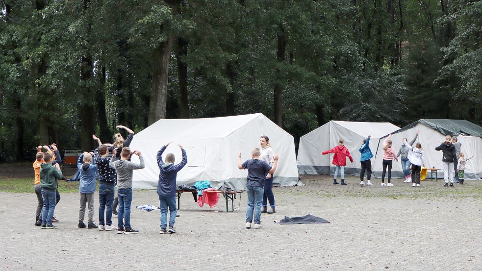 Trotz des Wetters haben alle Spaß im Zeltlager. Fotos: Privat