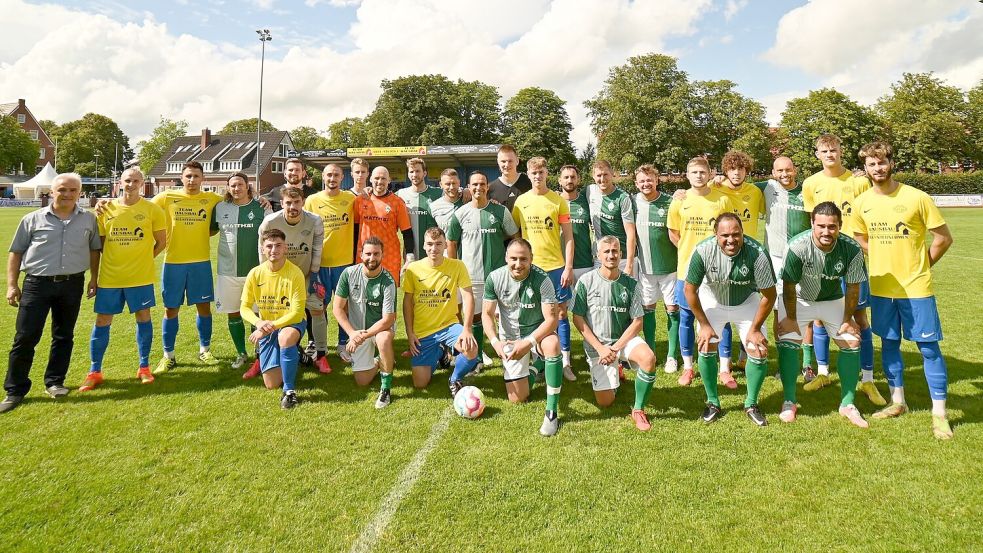 Gruppenbild des Germania-Teams und der Werder-Traditionself. Foto: Lohmann