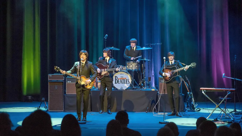 The Cavern Beatles treten am Sonnabend im Rhododendronpark in Westerstede auf. Die Tribute Band aus Liverpool kommt den Originalen so nah, wie sonst kaum jemand. Als virtuose Vokalisten und talentierte Instrumentalisten präsentiert sich das Quartett, als hätte man die Zeit der frühen Beat-Bewegung eingefroren, versprechen die Veranstalter. Foto: Cavern Beatles