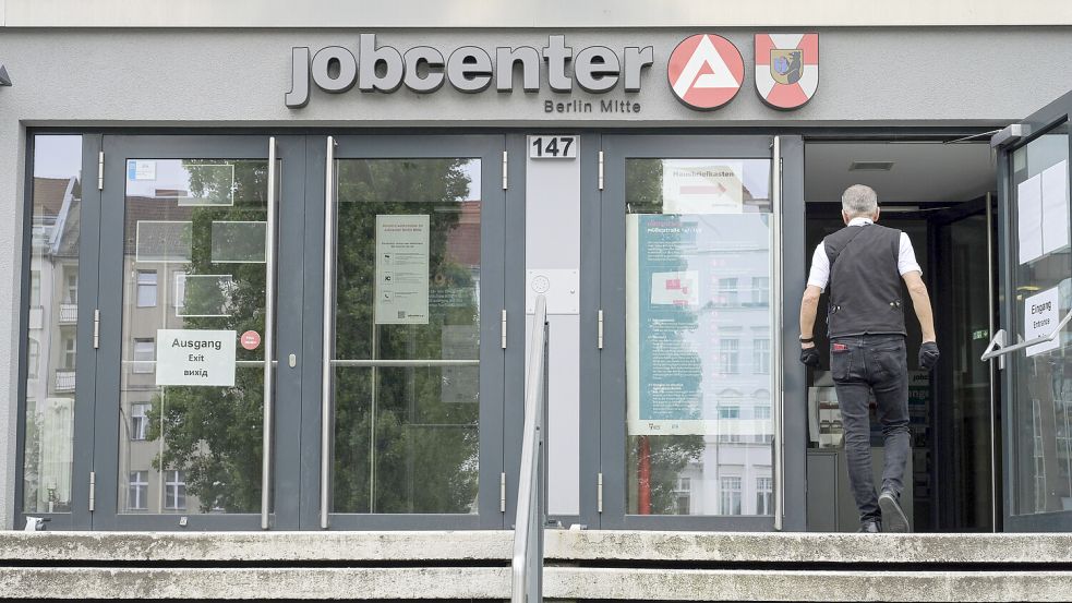 Ein Jobcenter in Berlin. Für die Ausschreibung von Dolmetscherdiensten ist das Gebäudemanagement Schleswig-Holstein zuständig. Foto: Imago Images
