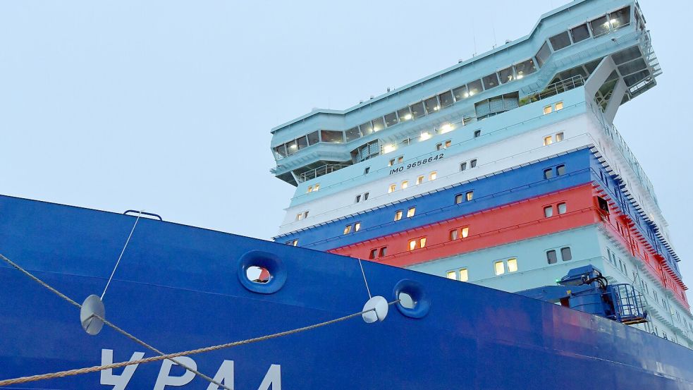 Der russische Eisbrecher „Ural“ im Dezember 2022 im Seehafen von Murmansk in Russland: Das russische Atomschiff tauchte vor Fehmarn auf. Foto: imago images/ITAR-TASS