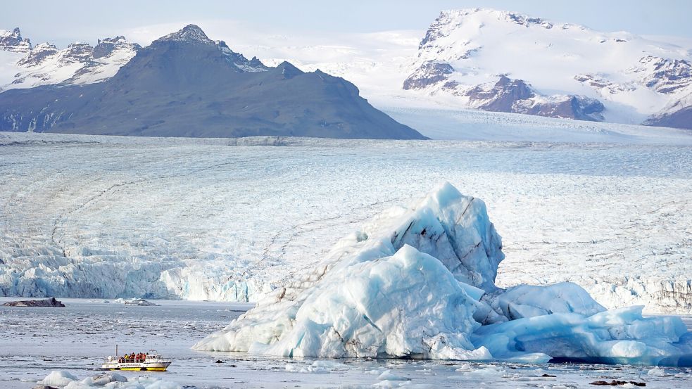 In einer neuen Studie wurden die ökologischen Risiken berechnet, die durch die Freisetzung alter Viren durch die Eisschmelze entstehen. Foto: dpa/PA Wire/Owen Humphreys