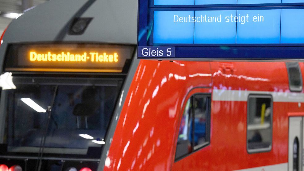 Bei den Bahnunternehmen sorgt das Deutschland-Ticket für steigende Fahrgastzahlen. Foto: Von Jutrczenka/dpa