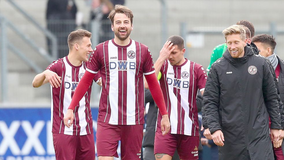 Die Magdeburg-Legende Christian Beck (vorne) wechselt aus Berlin nach Schöningen und spielt nächste Saison gegen Kickers Emden. Foto: Imago