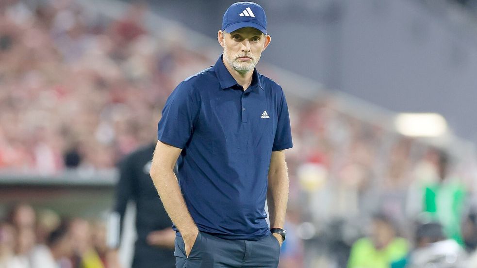 Ratloser Thomas Tuchel: Der Trainer des FC Bayern München kann sich die Niederlage im Supercup gegen Leipzig nicht erklären. Foto: imago images/kolbert-press