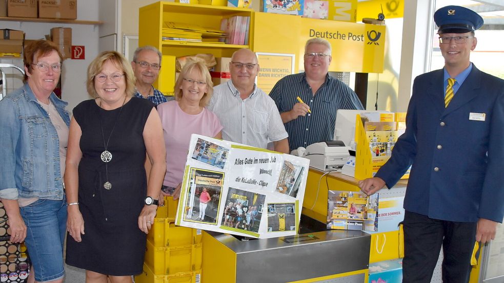 Zur Verabschiedung der Postfilialleiterin Hedwig Langen (Zweite von links) kamen auch Mitglieder der „KoLaBoNe-Clique. Foto: Ammermann