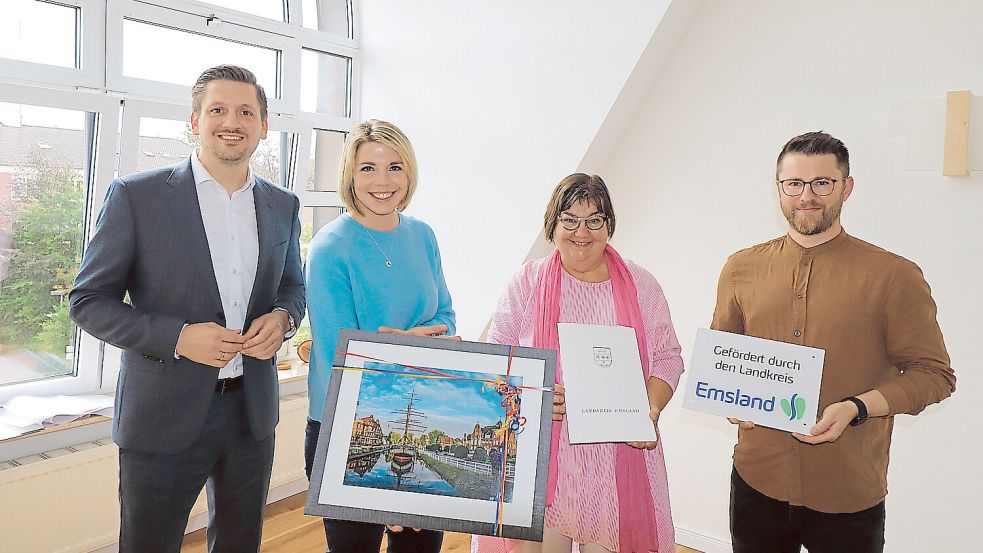 Zur Praxiseröffnung von Ute Graf (3. von links) gratulierten André Schulte-Pinkhaus von der Eigentümergesellschaft des Carré, Papenburgs Bürgermeisterin Vanessa Gattung und Timo Deiters (rechts) vom Landkreis Emsland. Foto: Auf Kurs Marketing
