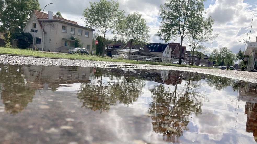 Pfützen so groß wie Teiche: Kein seltener Anblick in diesem Sommer. Foto: Rübesam