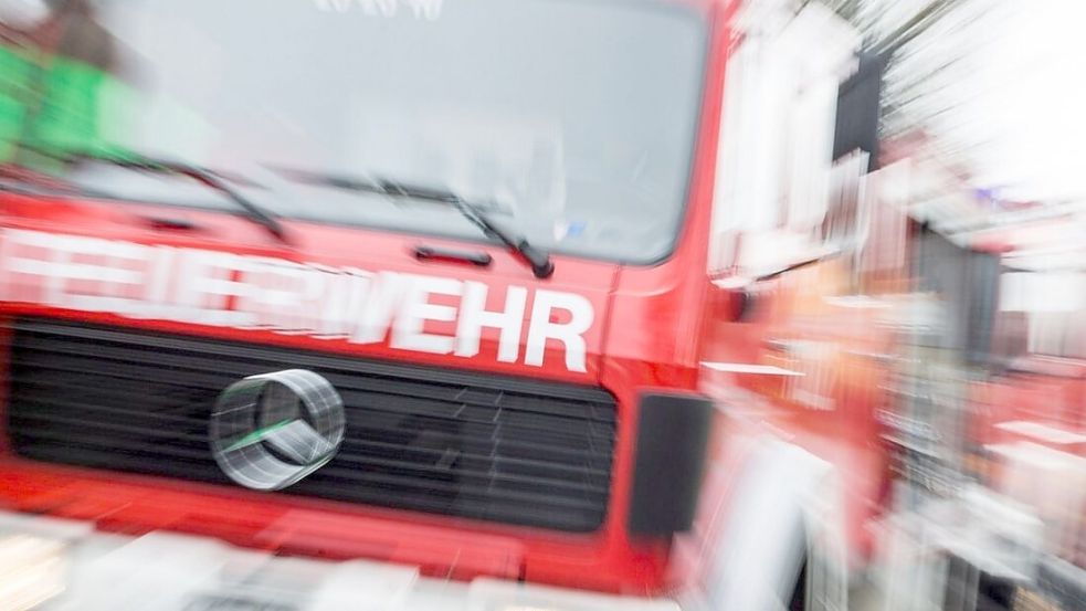Die Feuerwehr musste zu einem Großbrand in Habenhausen ausrücken. Foto: Michael Gründel