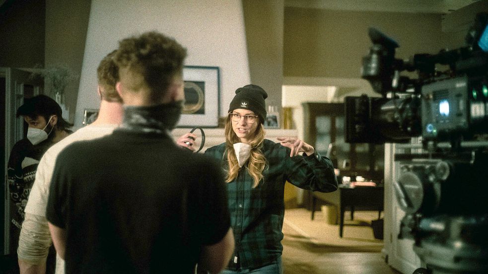Ilka Sparringa bei den Dreharbeiten zu „Overdose“. Foto: Jörn Tempel