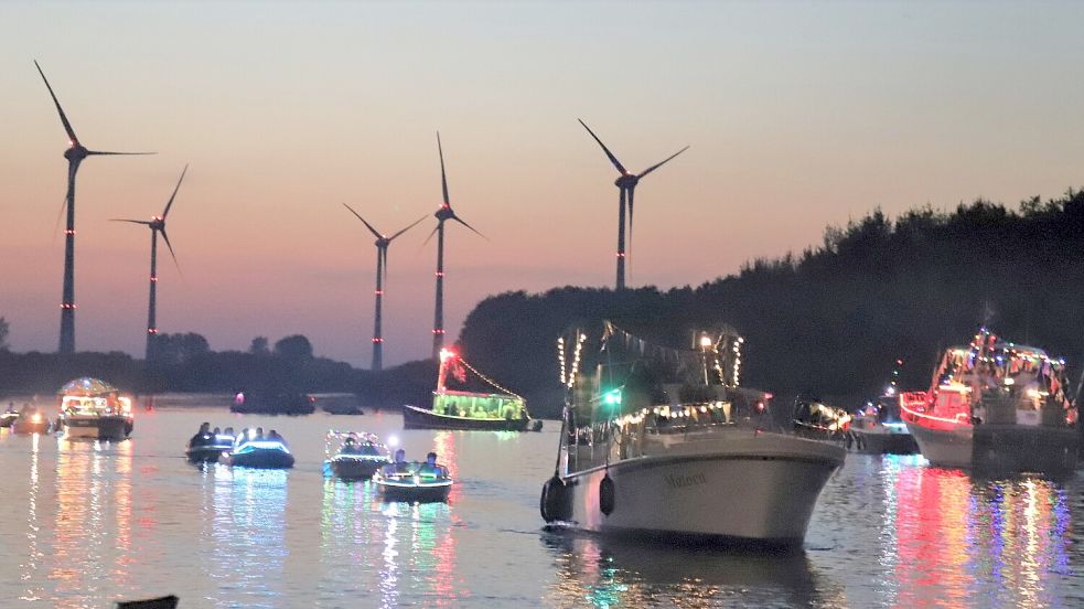 Ein Höhepunkt ist auf dem Hafenfest die Lichter- und Korsofahrt am Samstagabend. Foto: Passmann