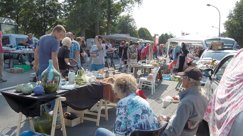 Ein Floh- und Trödelmarkt gehört auch zum Hafenfest. Sonntag ab 11 Uhr werden die Waren angeboten. Foto: Fertig