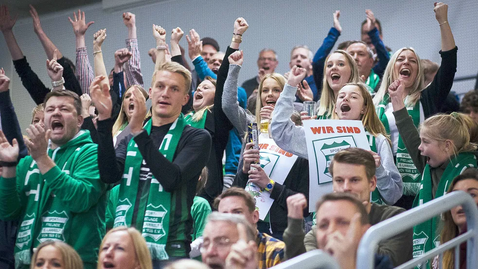 Bei den Emder Stadtmeisterschaften ist auch auf den Tribünen in der Nordseehalle immer eine Menge los. Beim letzten Turnier 2019 kamen am Finaltag mehr als 2000 Zuschauer. Archivfoto: Doden/Emden