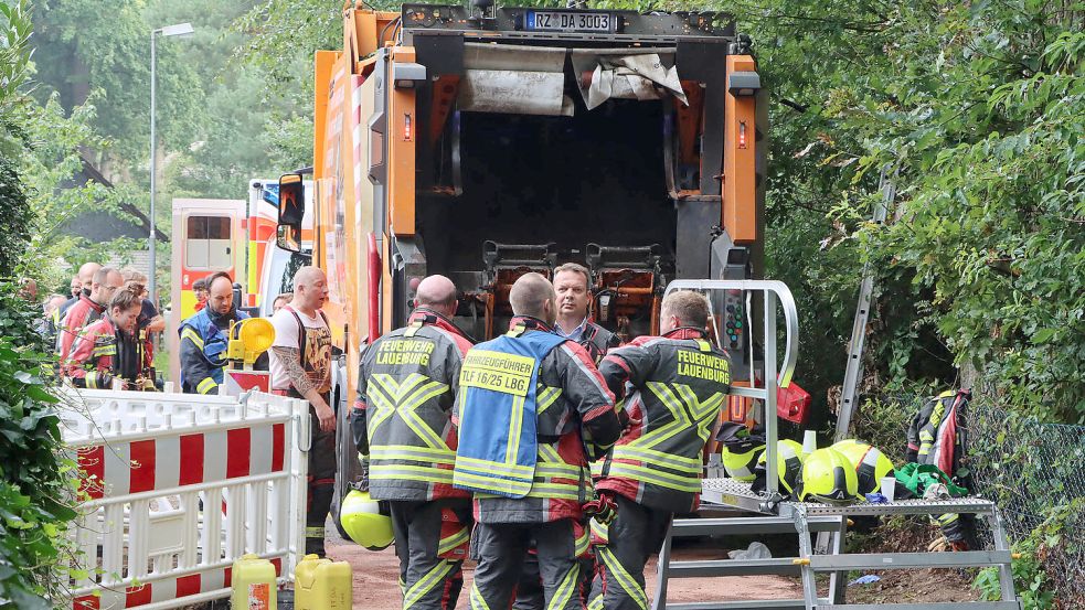 Die Feuerwehr rettete in Schleswig-Holstein einen eingeklemmten Müllmann. Foto: Timo Jann