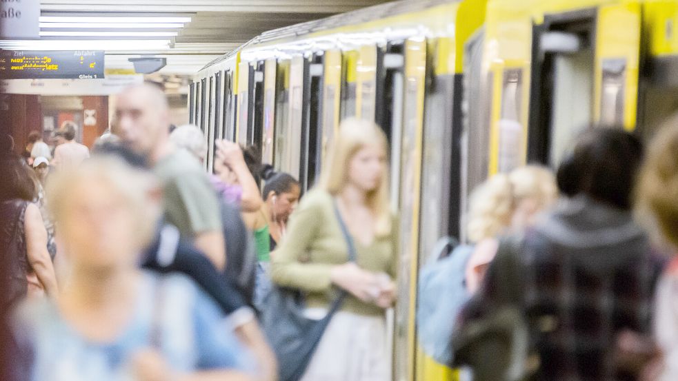 Vielen Menschen ist der Öffentliche Nahverkehr immer noch zu unbequem. Das soll sich ändern. Foto: picture alliance/dpa/Christoph Soeder