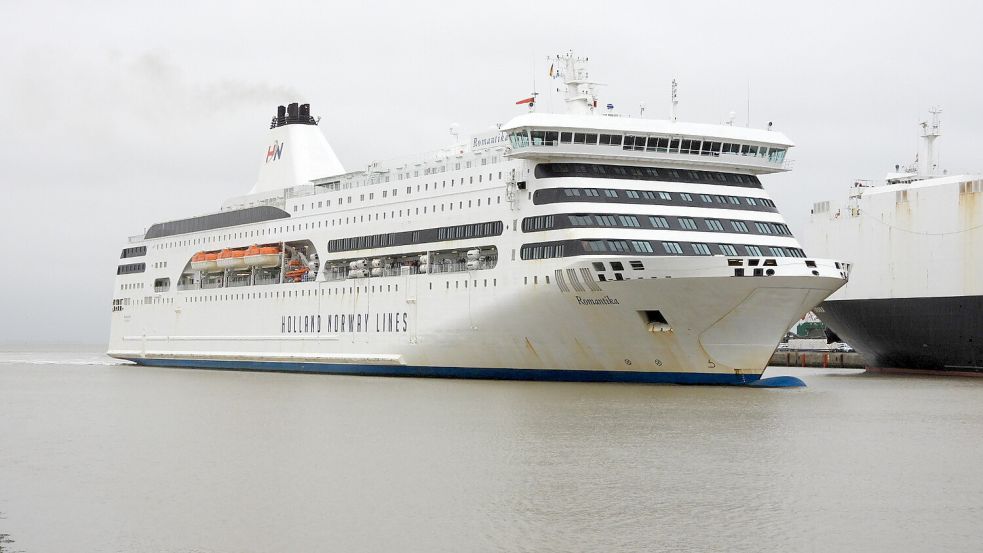 Die MS Romantika der Reederei HNL liegt aktuell in Emden vor Anker. Bis auf Weiteres sind alle Fahrten gestrichen. Foto: Archiv