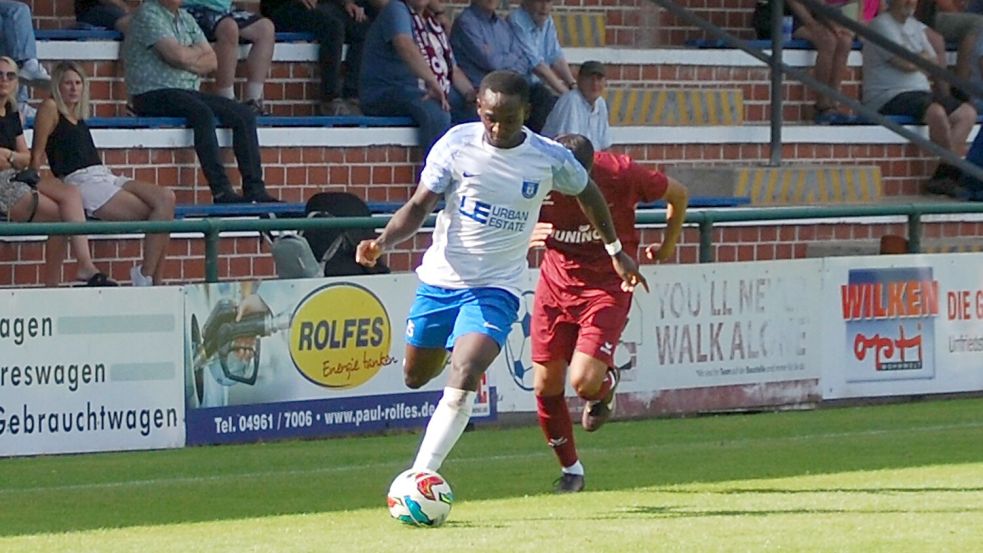 BW Papenburg, am Ball Benny Boungou, peilt gegen GW Mühlen den nächsten Sieg an. Foto: Reemts