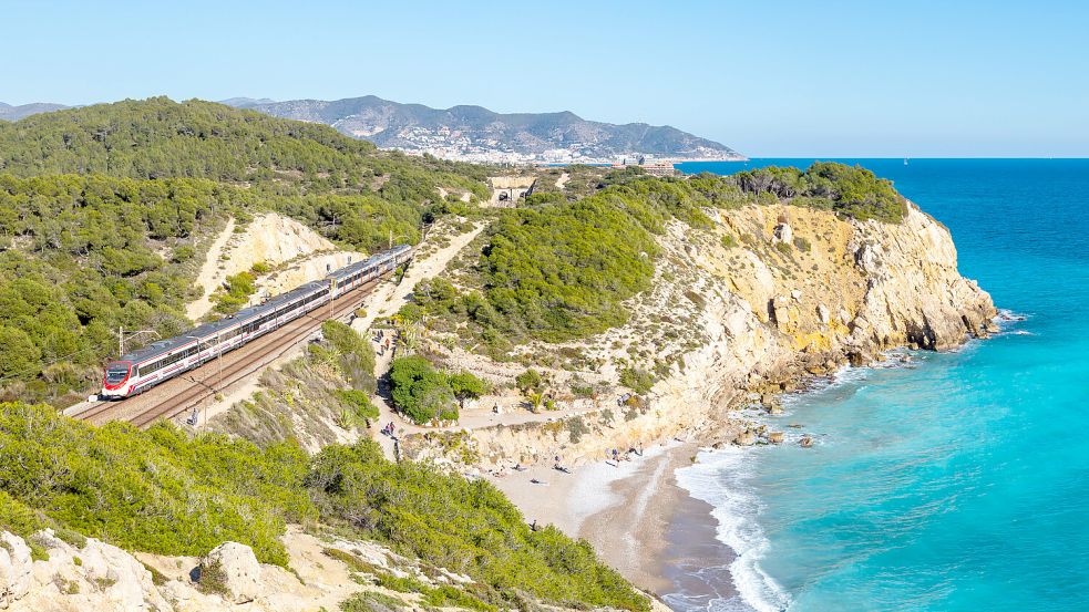 Wer mit dem Zug von Deutschland nach Spanien reisen will, muss bei der Buchung einiges beachten. Foto: imago images / Aviation-Stock