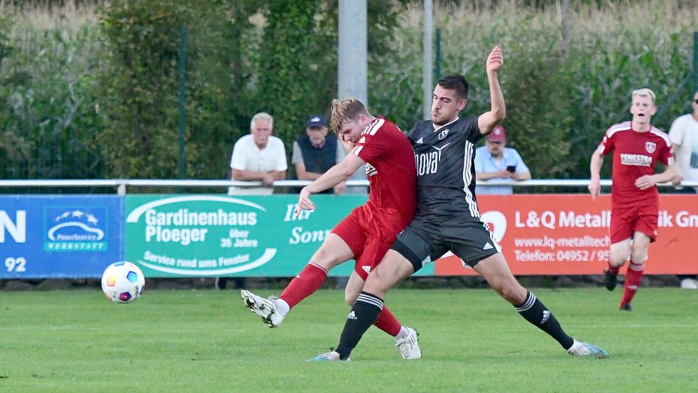 Jasper Weber (rotes Trikot) zeigte bei TuRa eine starke Leistung. Foto: Damm
