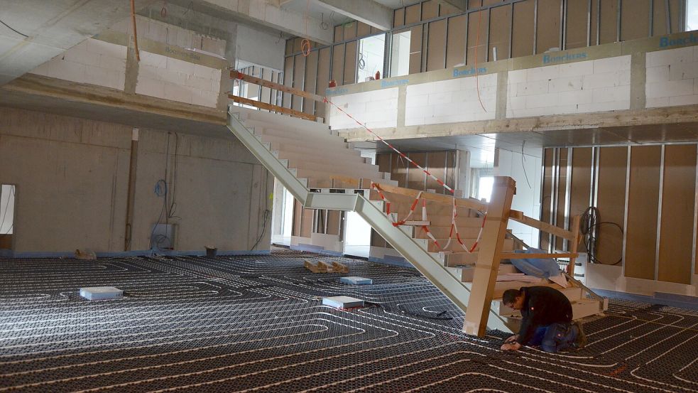 Das Atrium des Gebäudes vermittelt einen ersten Eindruck von der Großzügigkeit der Raumgestaltung im Neubau. Foto: Fertig