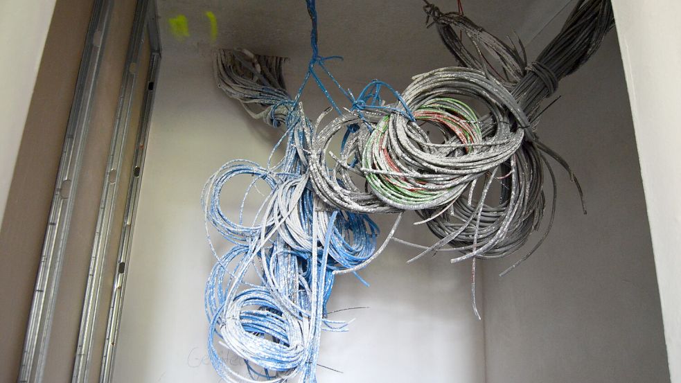 Es muss jede Menge Elektronik im Neubau angeschlossen werden. Foto: Fertig